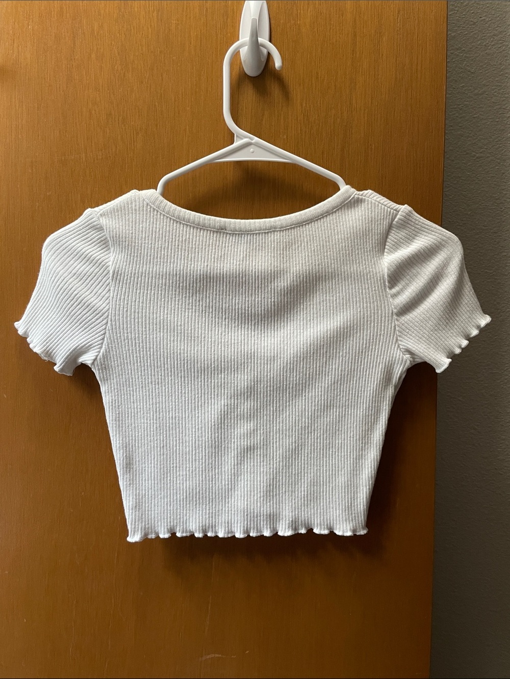 White Ribbed V-Neck Cropped Button Tee - Picture 2 of 3